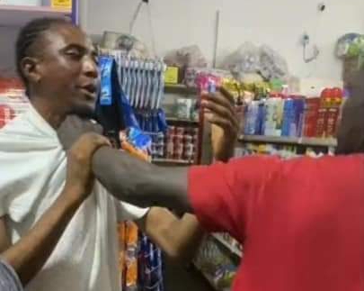 Man Escapes Death After Serious Beating For Stealing Action B!tters While Waiting For His Girlfriend To Come