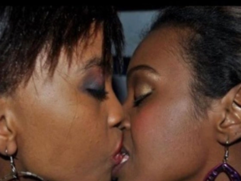 Nigerian Lesb!ans Escape Mob Attack -