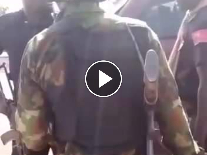 WATCH VIDEO: Kogi Governor, Yahaya Bello’s Security Detail In Serious Fight With Soldier At A Military Checkpoint