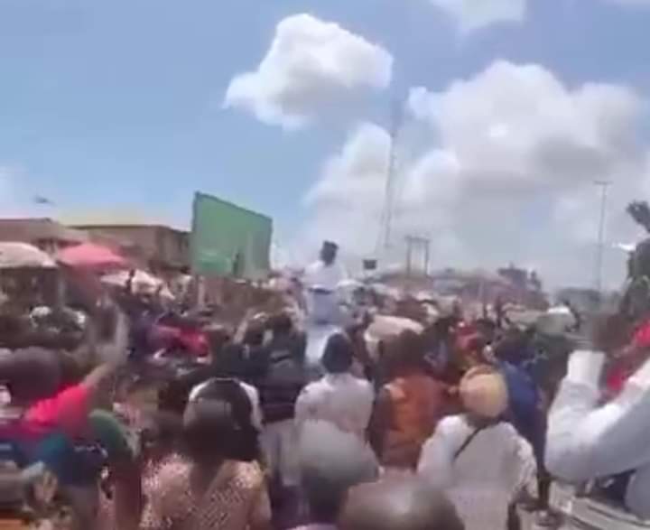 VIDEO: Popular Nigerian Governor Lands In Big Tr0uble For Throwing Bundles Of Naira Notes