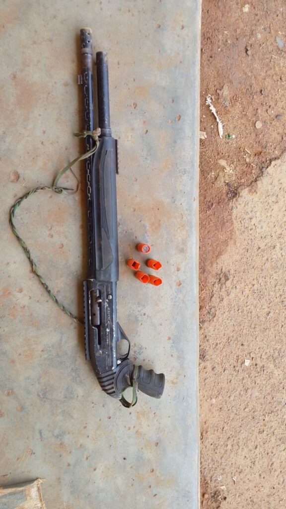 Mob Attacks Wanted Robbery Suspect In Enugu, Police Recover Pump-Action Gun