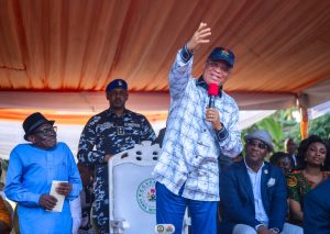 Gov Eno Visits Former Teacher